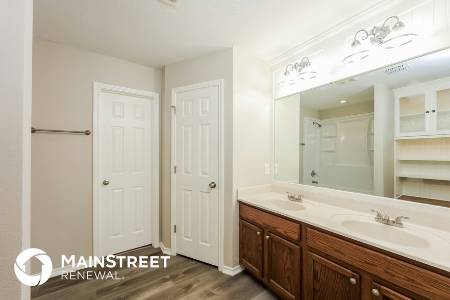 Building Photo - 7546 Elegante Way