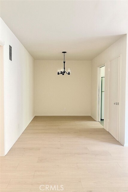 Building Photo - 208 S Mariposa Ave