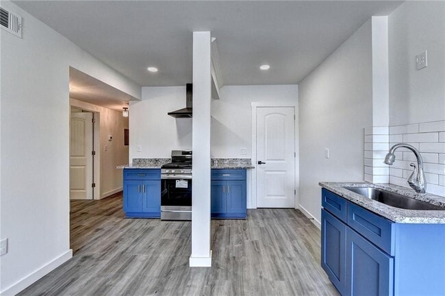 Building Photo - 6085 Glenridge Dr