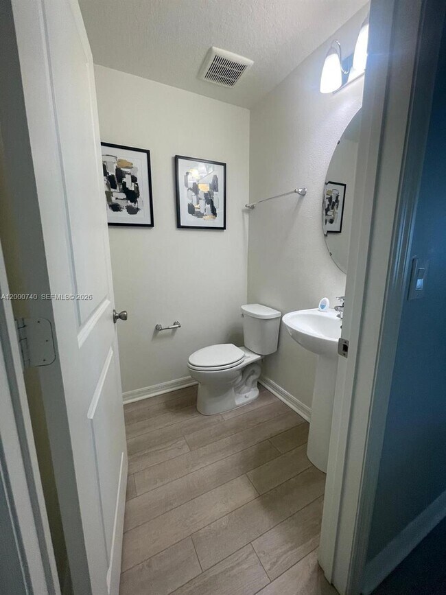 Building Photo - 594 Preserve Pointe Blvd