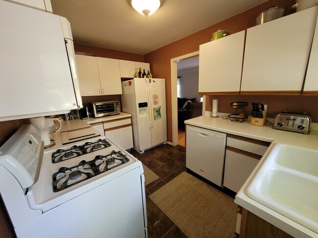 Building Photo - 1882 Sheridan Ave