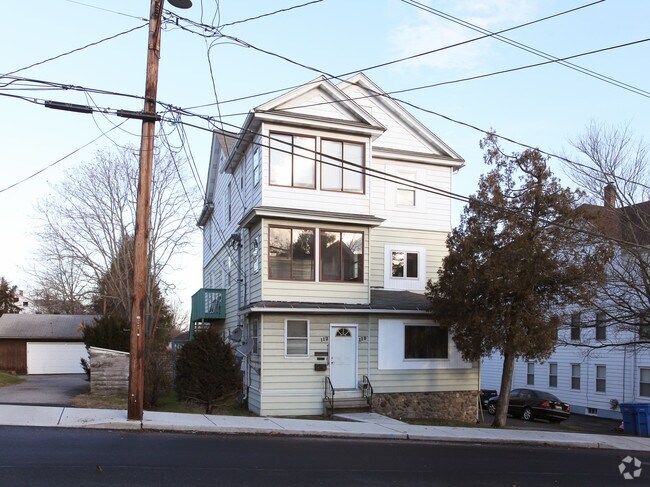 Primary Photo - 110-112 Sunnyside Ave
