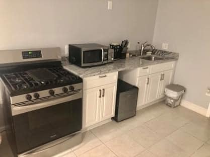 Kitchen appliances/ full kitchen - 549 45th St NE