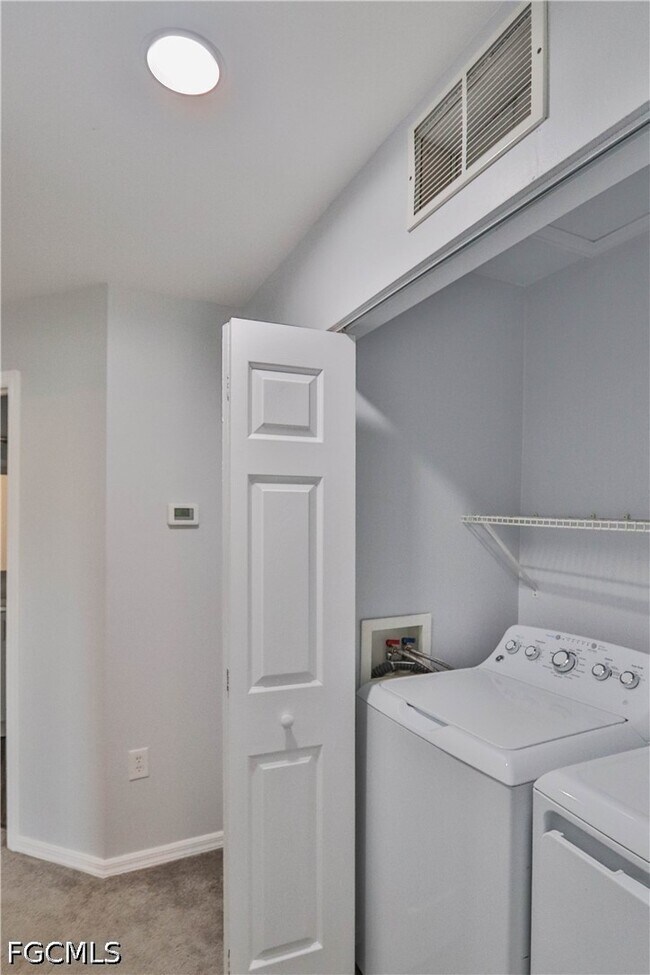 Building Photo - 3630 Pine Oak Cir