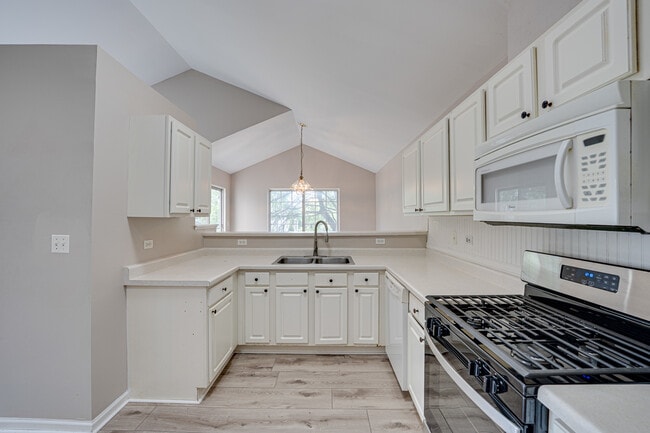 Building Photo - 3399 Ravinia Cir
