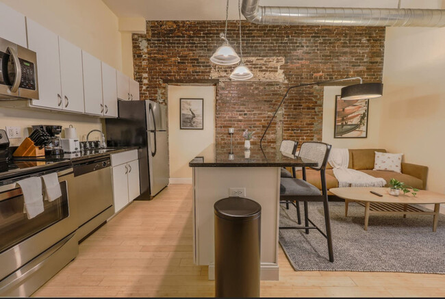 Building Photo - 37 Temple Pl
