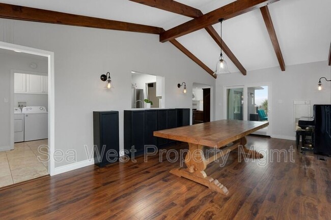 Building Photo - 3267 Bernardo Ln