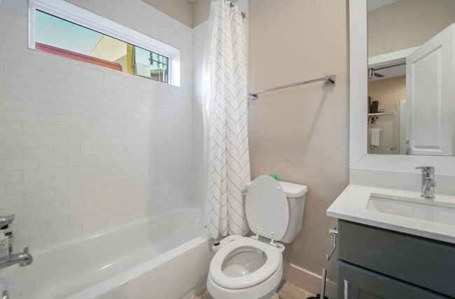 Building Photo - 622 Janisch Rd