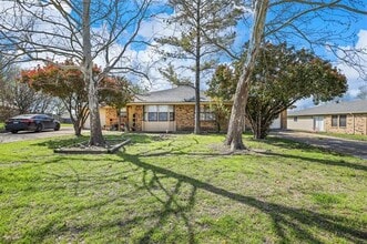 Building Photo - 135 Prairie Creek Cir