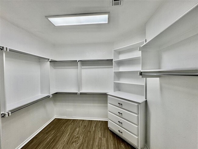 Building Photo - 10504 Walnut Hollow Dr