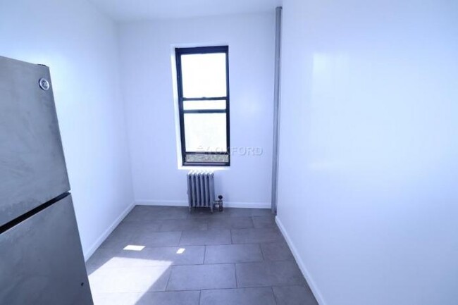 Building Photo - 2 bedroom in Queens NY 11354