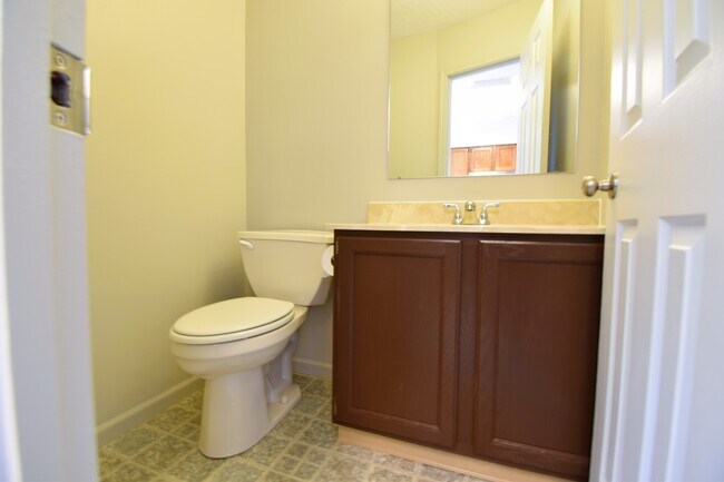 Building Photo - 1136 Anthrop Dr