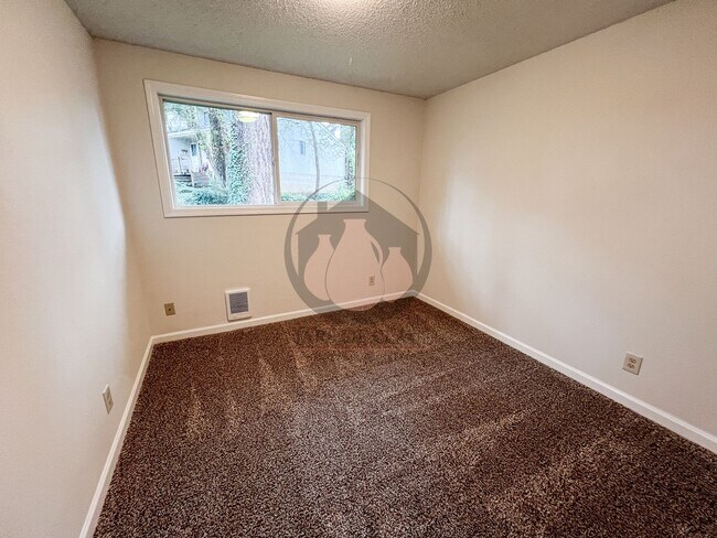 Building Photo - Skyline Rd S Duplex #2023-LL787