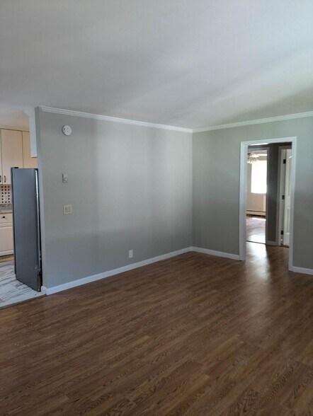 Building Photo - 550 Harding Pl