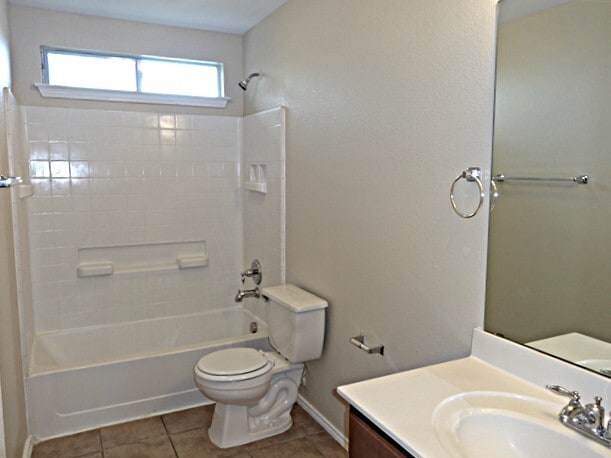 Building Photo - 922 Magnolia Hl