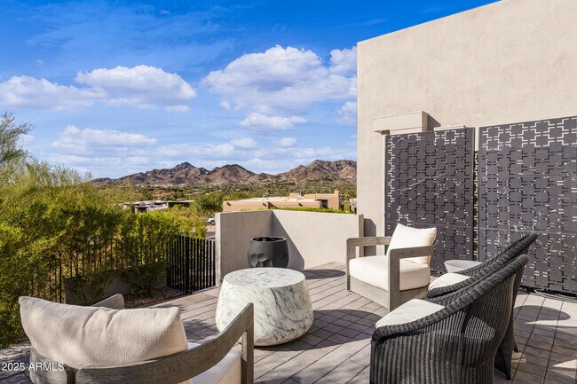 Building Photo - 5841 N Echo Canyon Cir