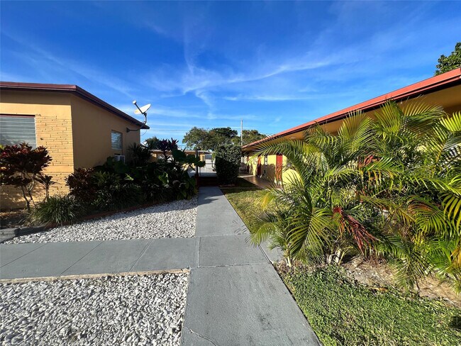 Building Photo - 1723 Moffett St