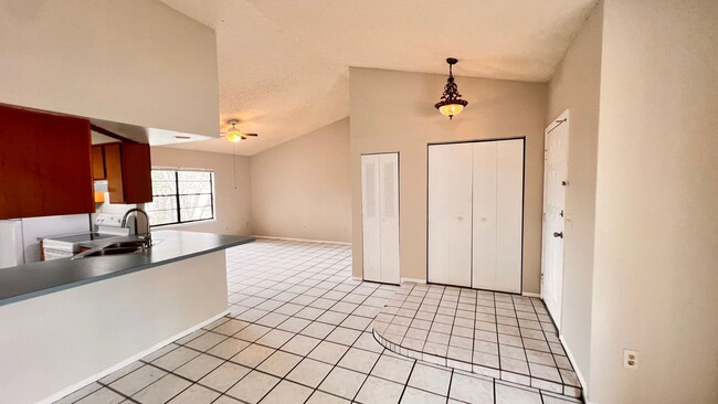 Building Photo - Lovely 3 bedroom, 2 bath in Deltona