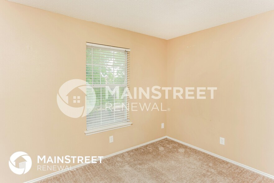 Building Photo - 2425 Bennington Dr