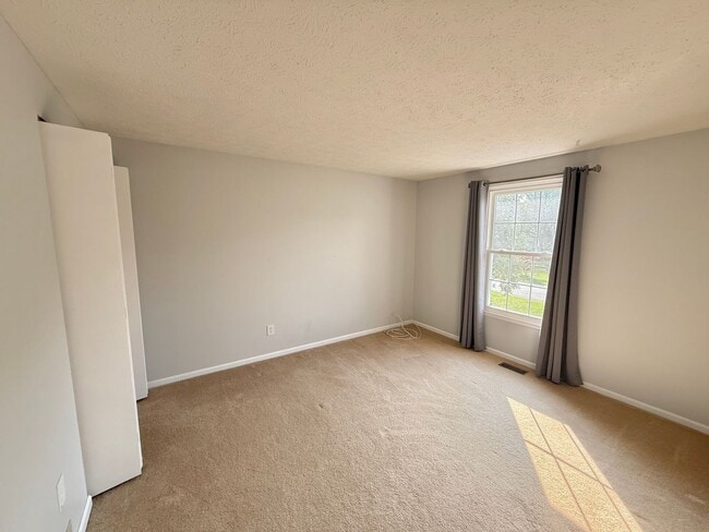 Building Photo - 4 bed house Gananda | HUGE OFFICE | GARAGE...