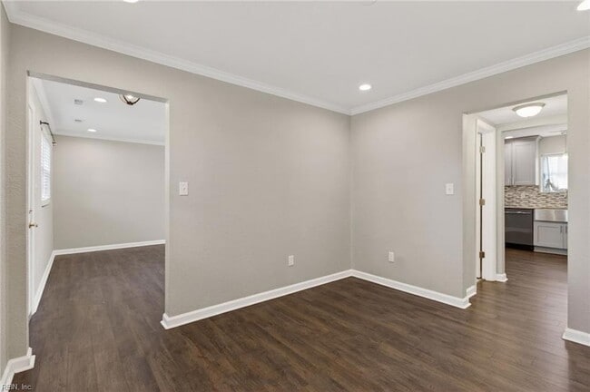 Building Photo - 3016 Aaron Dr