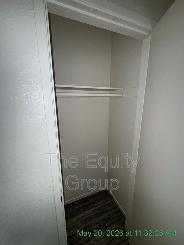 Building Photo - 1432 W Elowin Ave