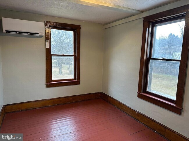 Building Photo - 15 Myers Rd