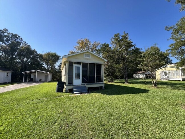 Primary Photo - 2-Bedroom 1-Bath Home on Sunshine Rd.