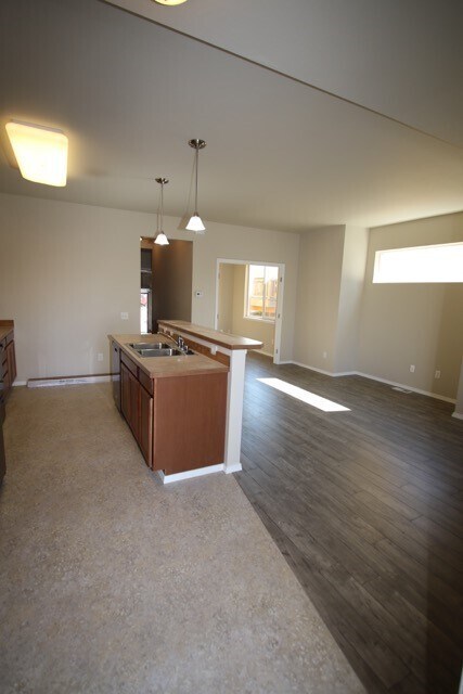 Building Photo - 3 Bedroom Townhouse near Midtown!