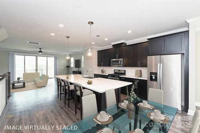 Building Photo - 2635 Statesville Ave