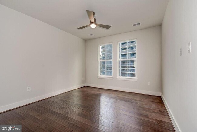 Building Photo - 1411 Key Blvd