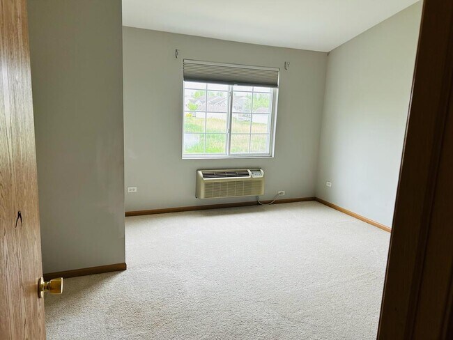 Building Photo - 1131 Silverstone Dr