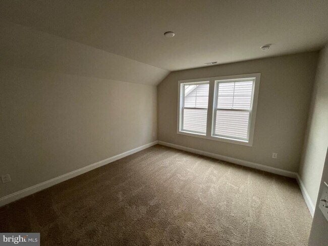 Building Photo - 33743 Catching Cv