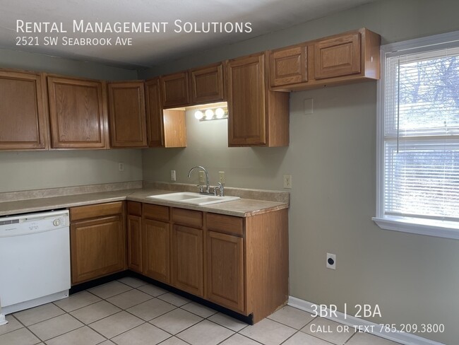 Building Photo - *Near Shunga Trail* 2521 SW Seabrook Ave- ...