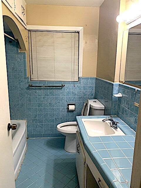 Building Photo - 330 Redcliff Dr