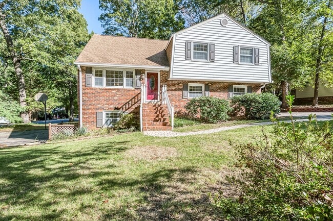Building Photo - Generously Sized Midlothian Home Move In R...