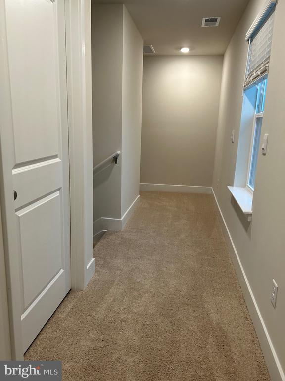 Building Photo - 140 Wappinger Ter