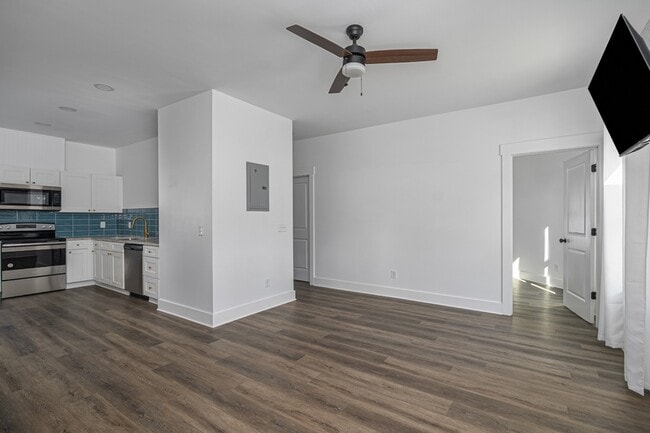 Building Photo - 637 E Anderson St