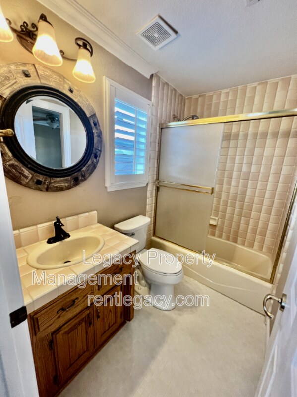 Building Photo - 2552 Cotswold Hill Dr