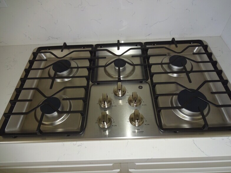 Stove - 841 W 25th St