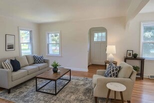 Building Photo - 8070 Red Oak Dr