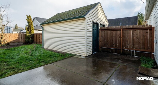 Building Photo - Renovated 2-Bedroom Duplex in Newberg – Mo...