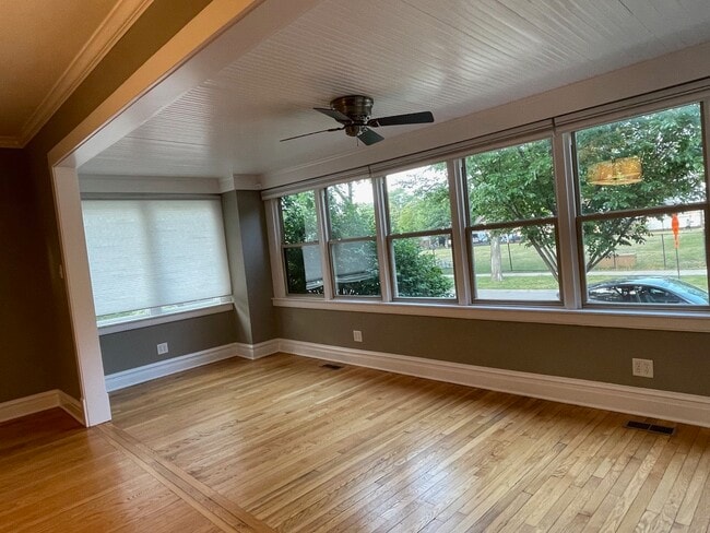 Building Photo - 831 Hayes Ave