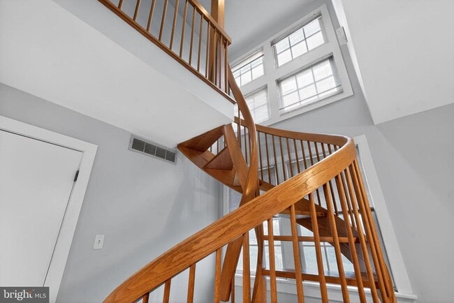 Building Photo - 18 GROVE St