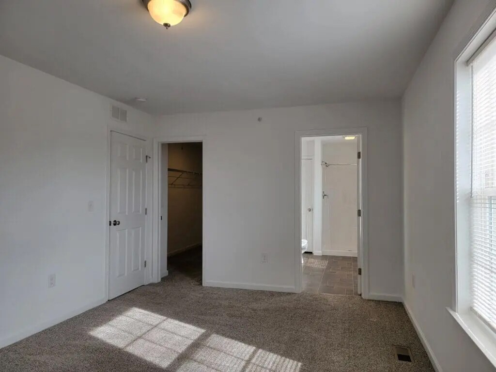 Building Photo - 126 Robert Cir