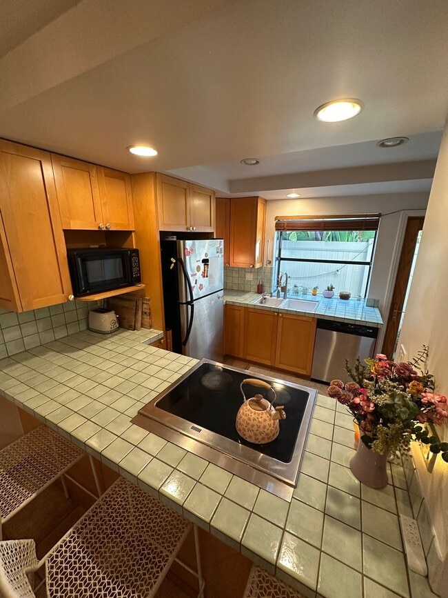 Building Photo - 1221 Essex St