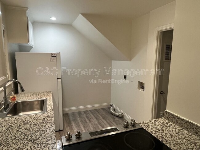 Building Photo - 969 Palm Cir