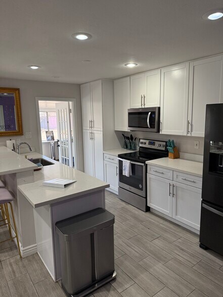 Building Photo - 3516 S La Corta Dr