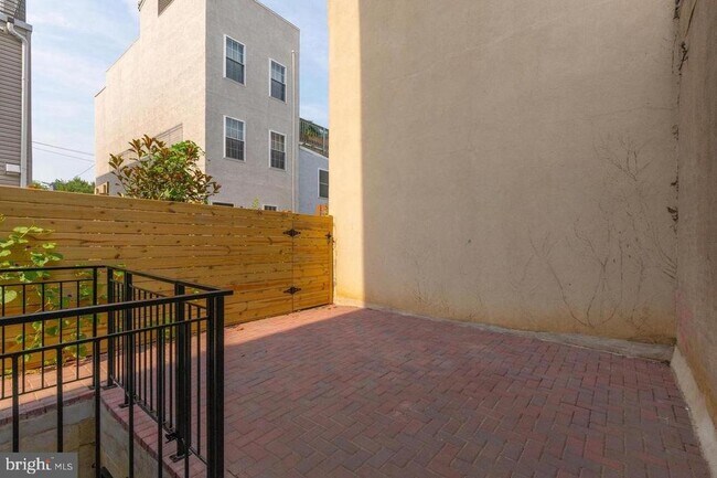 Building Photo - 850 N 19th St