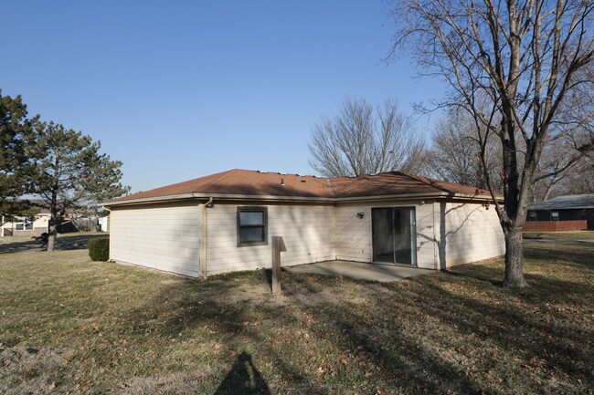 Building Photo - Nice 3 bedroom 1 bathroom home located in ...